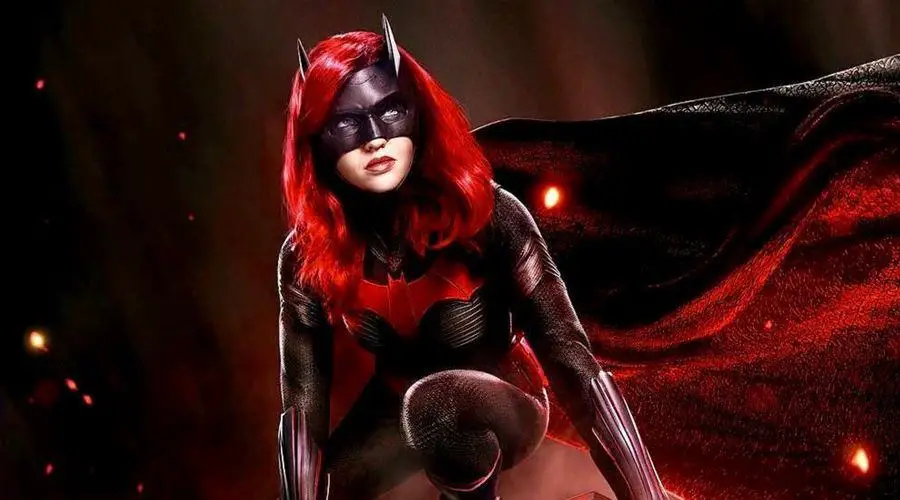 beautifully dressed woman in Batwoman season 4