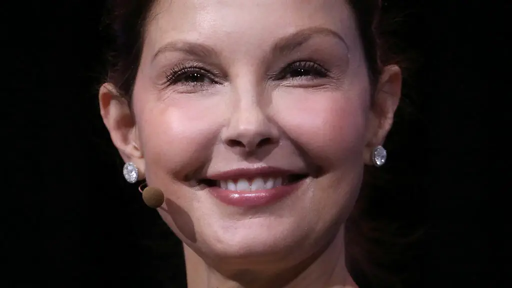 Ashley Judd smiling