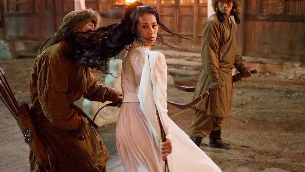 girl from the show marco polo is looking behind