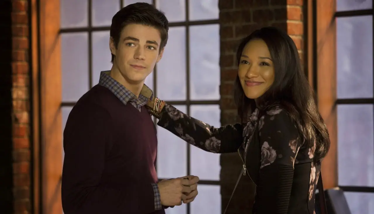 The Flash Season 9 Episode 6 - The actors are looking at someone. (Best of the flash Characters)